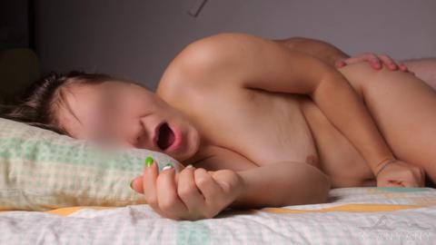 Sneak into mom's bed for dirty fun - leaving her creamed