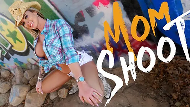 Photographer Doesn�t Want His GF To Find Out He�s Been Hanging Out With A Super Hot MYLF All Day