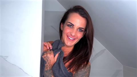 Slutty Amy devours cock🍆 like a starved pig
