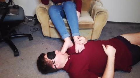 STEP MOM'S SMELLY FEET MAKE ME SO HAPPY - FETTISH OFFICE LICKING
