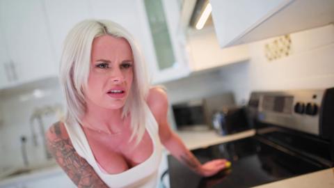 La petite blonde milf seduced by the large cock🌭