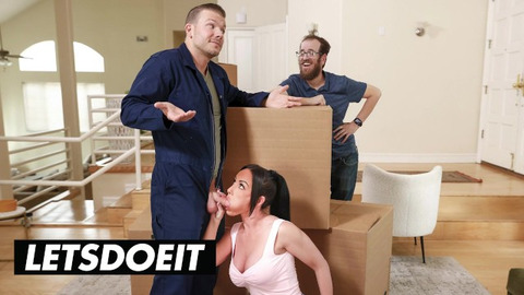Big Dick Worker Fixes My Wife's Pussy   Jennifer White / HORNY HOSTEL