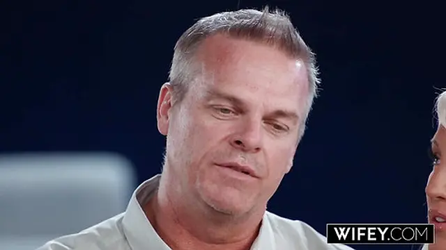 Sweet Wife Bree Brooks Devours Husband′s Cock🍆 While BBC-Hungry