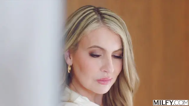 MILF Bbw milf Gigi Dior Sucks Young Coach′s Thick Stick