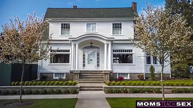 Anya Olsen Gives Camilla Cream the Ultimate boyfriend Test