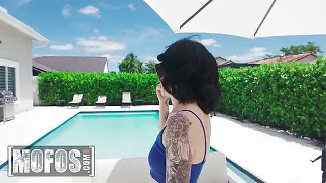 MOFOS - Lysagna Del Ray Deepthroats JMac’s Thick Cock Poolside And Gets Her Face Covered In Cum