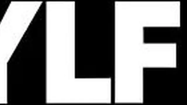 Skylar Snow enjoys some attention for her massive melons before getting down